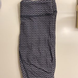 Ivivva Girls (Lululemon) size 10 Gray Tweed Stretch patterned leggings